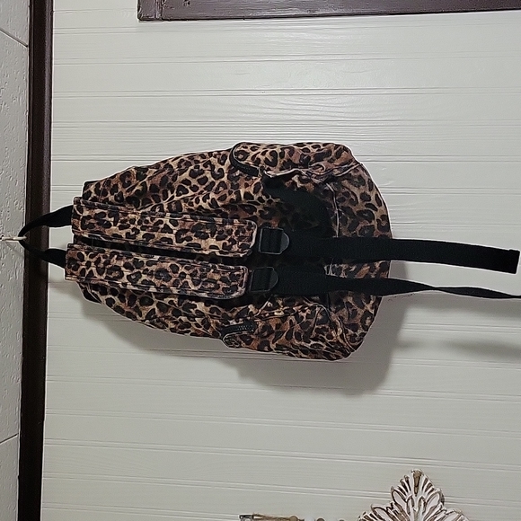 PINK vs leopard backpack - Picture 3 of 5